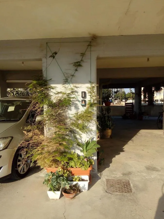 Lighthouse Daire Larnaca 0*,